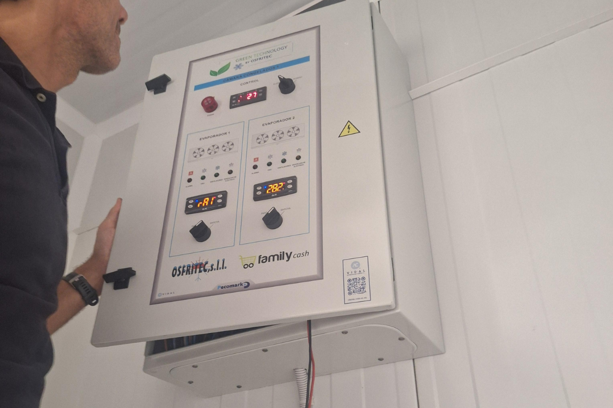 Quadro elétrico do supermercado Family Cash, em Jávea, na província de Alicante, onde a Eliwell Ibérica prestou apoio ao seu cliente Osfritec